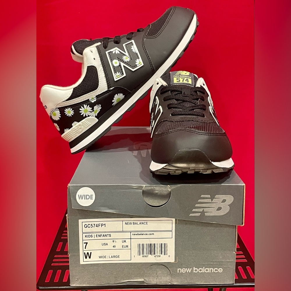 New Balance Unisex-Child 574 V1 Flower Power Lace-up Sneaker